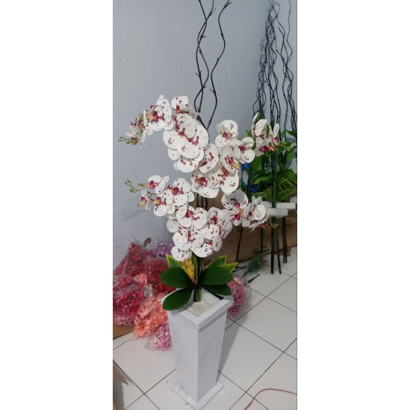 BUNGA ANGGREK SUDUT RUANGAN ARTIFICIAL