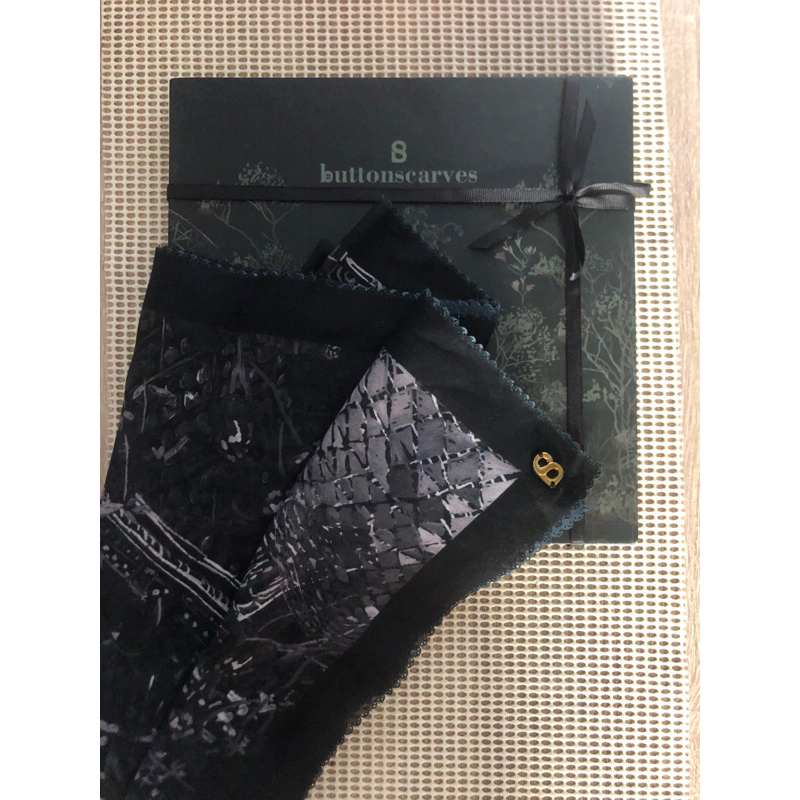 preloved Buttonscarves british black