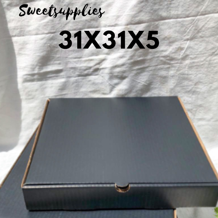 

Box Kardus E-Flute Cm Hitam Untuk Packaging Olshop Sovenir Baju Kotak Kado Hampers Box Htam Pizza 31x31x5 CM