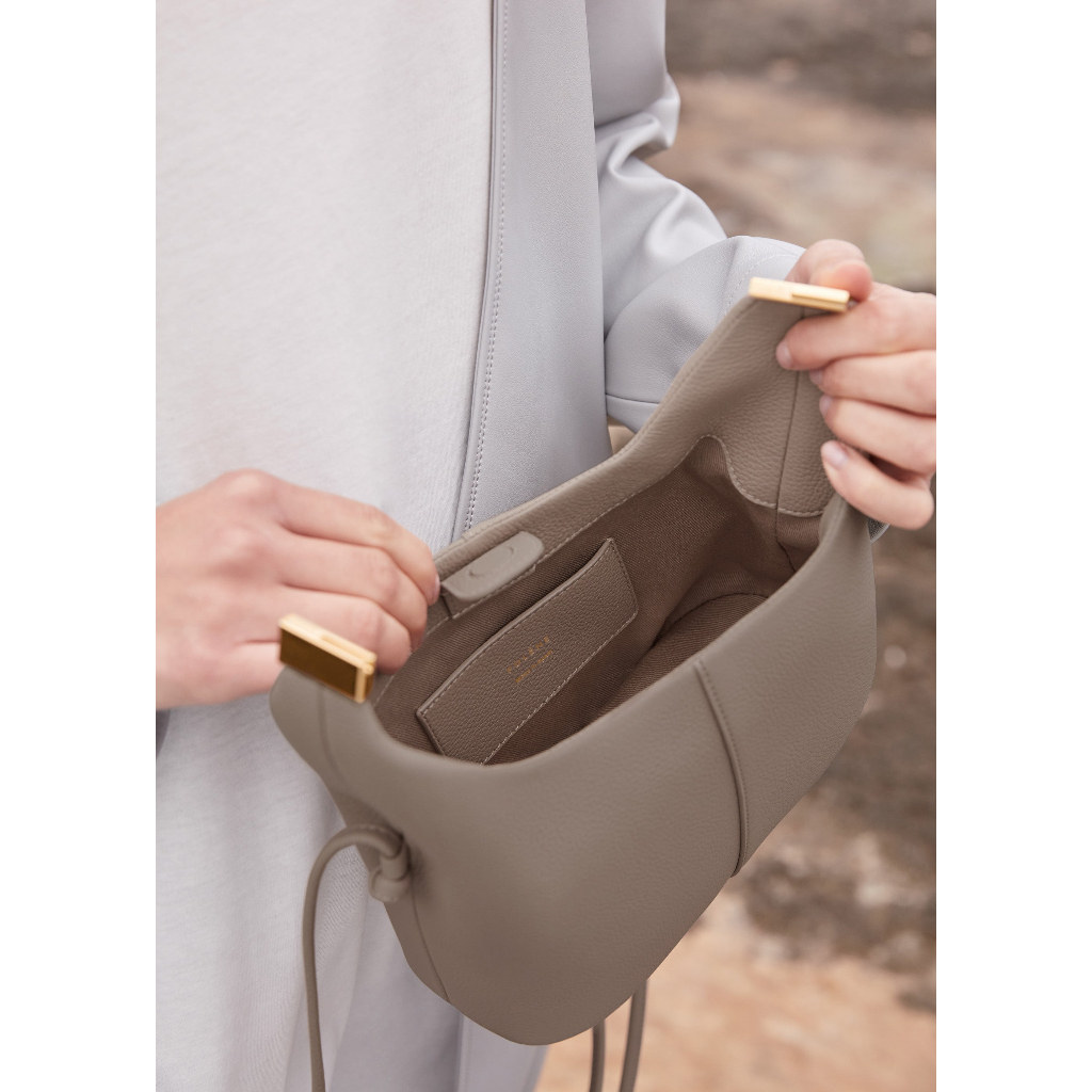 Polene Beri Ediiton Shoulder Bag Taupe (21 x 23 x 10)