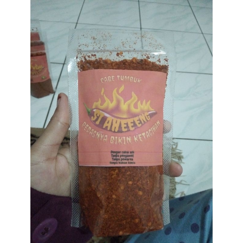 

cabe bubuk ' Si Aheeng' hot jeletot,rasanya d jamin pedas & enak..bikin ketagihan