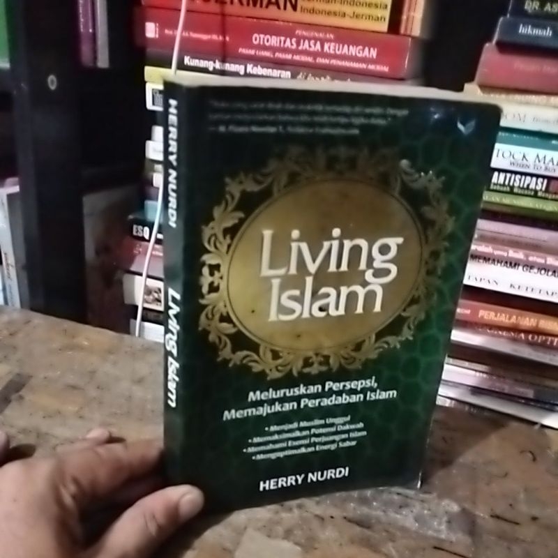 LIVING ISLAM by Herry Nurdi