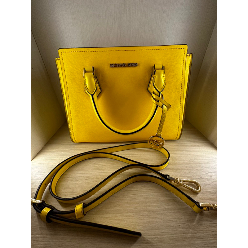 MK Hope Medium Messenger Leather