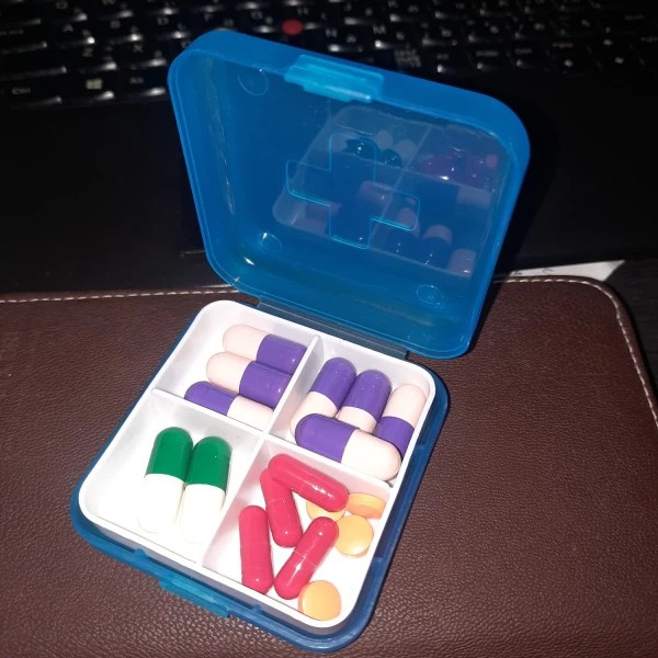 Kotak Obat Mini 4 Sekat Pill Box Portable Tempat Aksesoris Perhiasan