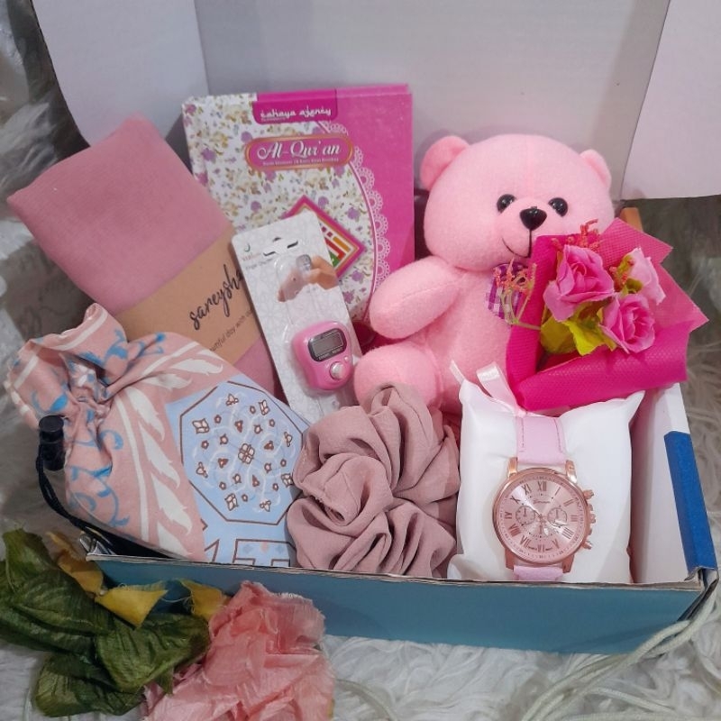 f1) Kado Muslimah Paket Hampers Hijab Bella Square Polycotton GiftBox Kado Hijab Alquran Sajadah Travel