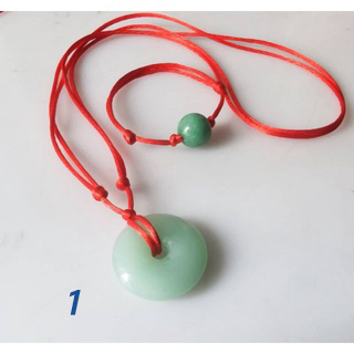 Satu set kalung dan gelang giok tali