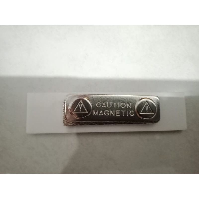 

papan nama dada nametag kuningan magnet