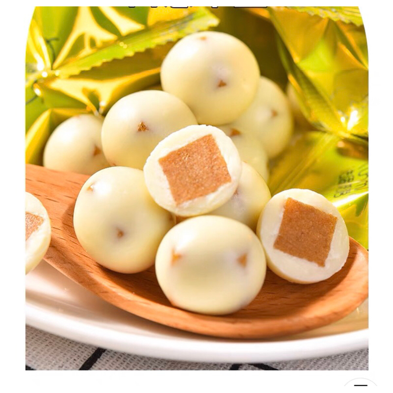 cemilan bola coklat yogurt rasa buah stoberi yogurt ball草莓酸奶球 蓝莓山楂酸奶球