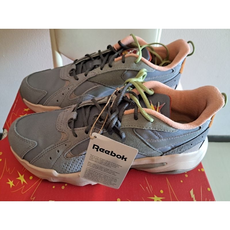 Looney Tunes x Reebok Classic Leather Legacy Low Size 7 USA Unisex