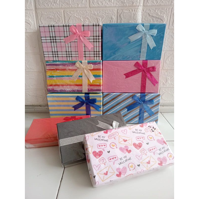 

Kotak kado Gift Box Hadiah 22x13x4cm