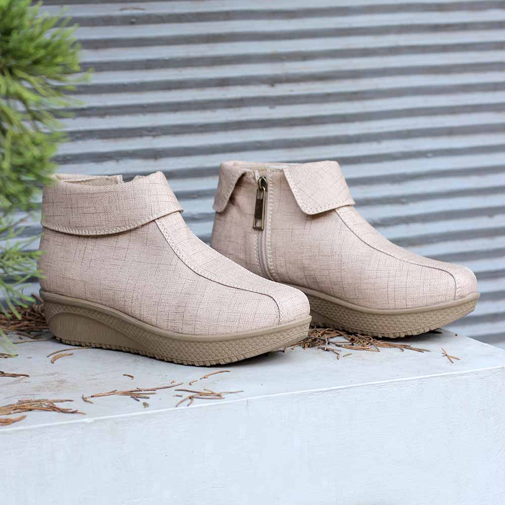 Sepatu Boots Wanita Krem 523