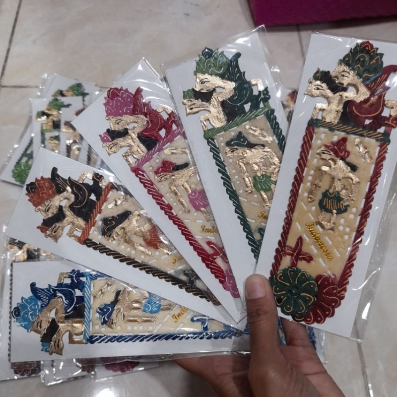 

Pembatas Buku Wayang Kulit Warna Tulisan INDONESIA