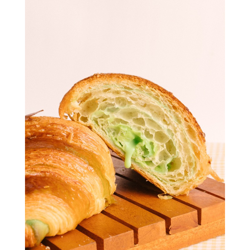 

Pandan Creme Croissant