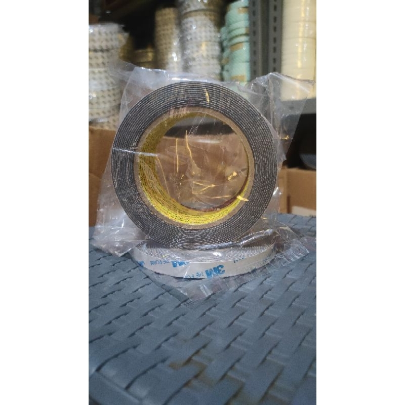 

Double Tape Foam 3M Tebal 5mm Perekat Foam Kuat Dan Lengket 24mm x 5meter