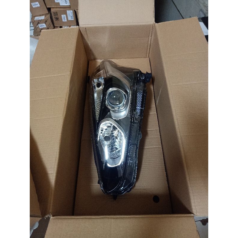 Headlamp Lampu depan toyota Sienta original