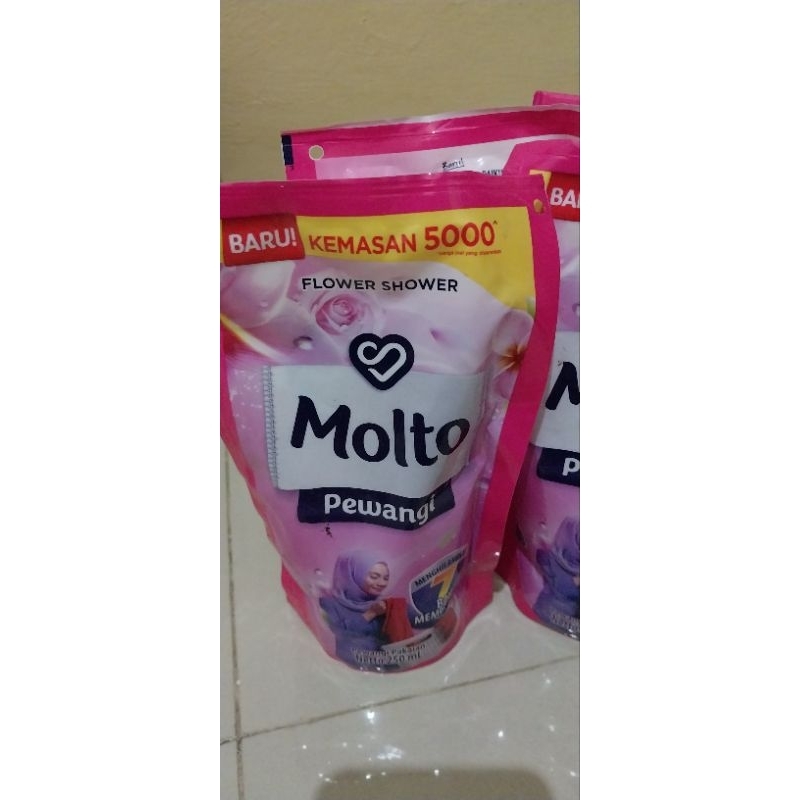 molto pewangi 250ml