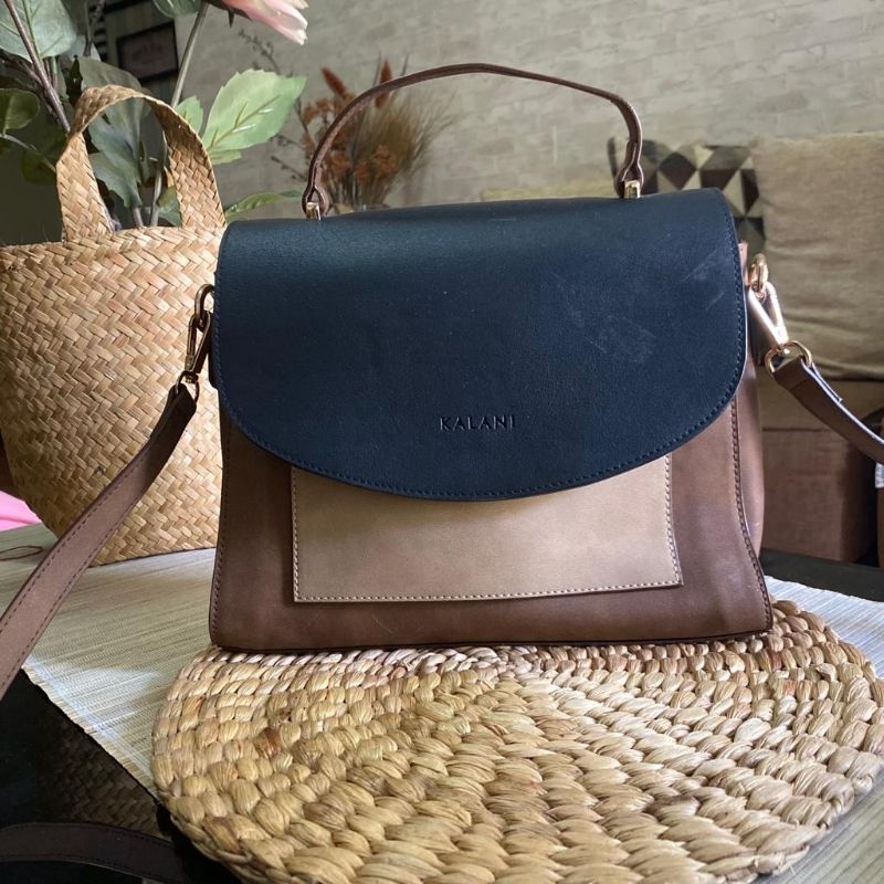Preloved Tas Selempang Merk KALANI