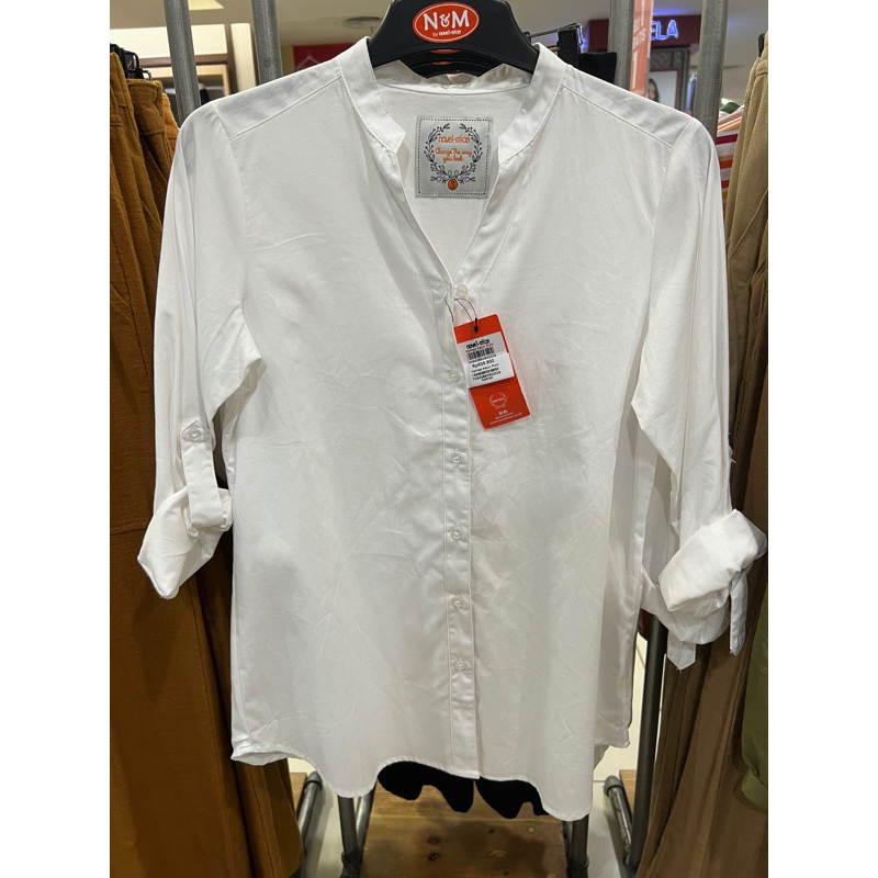 Kemeja putih wanita brand NOVEL MICE