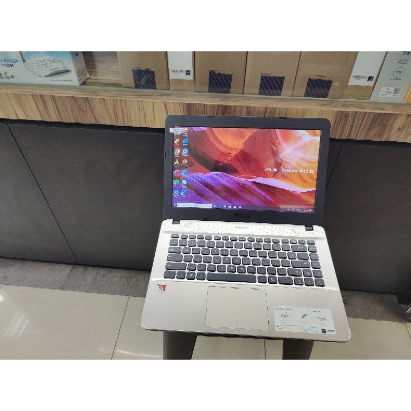 Laptop Leptop Asus X441B AMD A6 RAM 4GB SSD 128GB Windows 10 Super Cepat