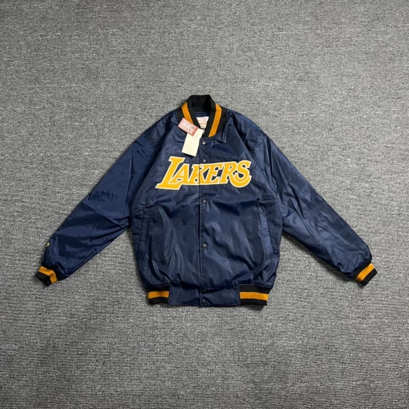 JAKET VARSITY LAKERS NAVY YELLOW BORDER FULL TAG