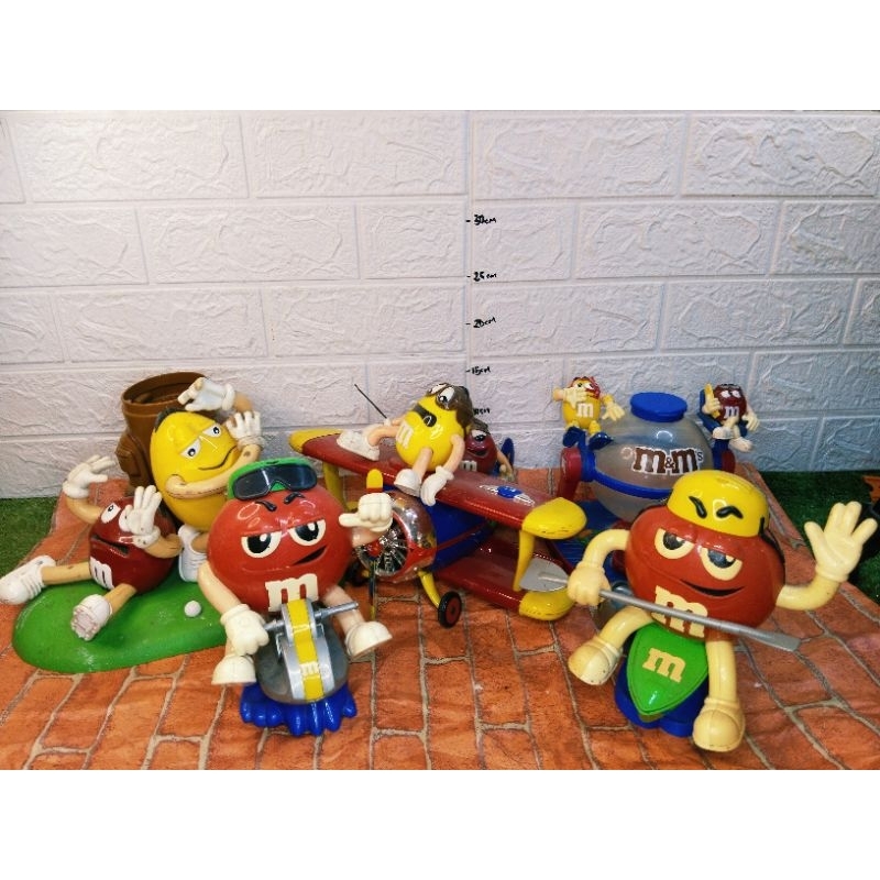 mnm figure vintage / mainan hadiah permen jadul