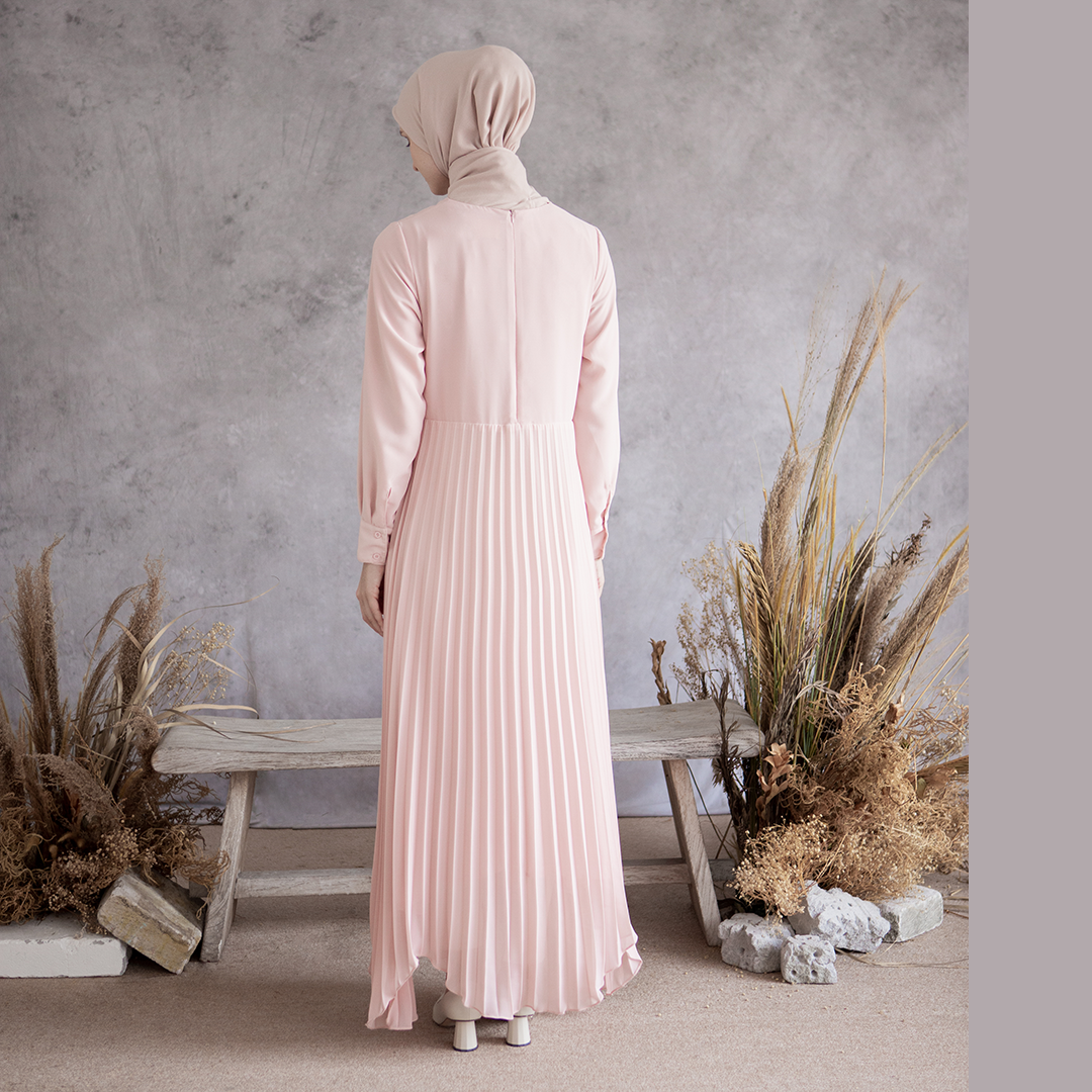 Hening by Aska Label - Dress wanita gamis Muslim plisket lengan panjang elegan feminime warna grey, blush pink, lilac, beige coksu