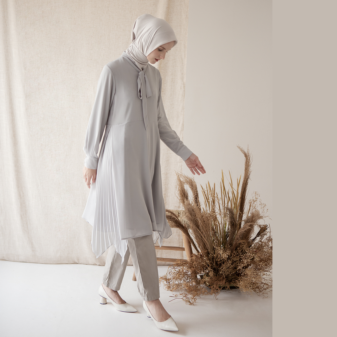 Aria by Aska Label - Tunik wanita plisket atasan blouse wanita aksen pita ikat di bagian leher dan plisket di bagian samping