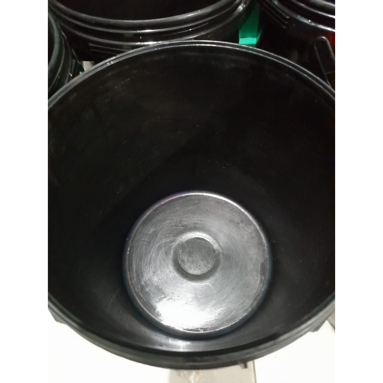 EMBER BEKAS CAT HITAM POLOS 5KG PLUS TUTUP
