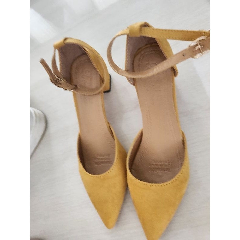 heels kuning import