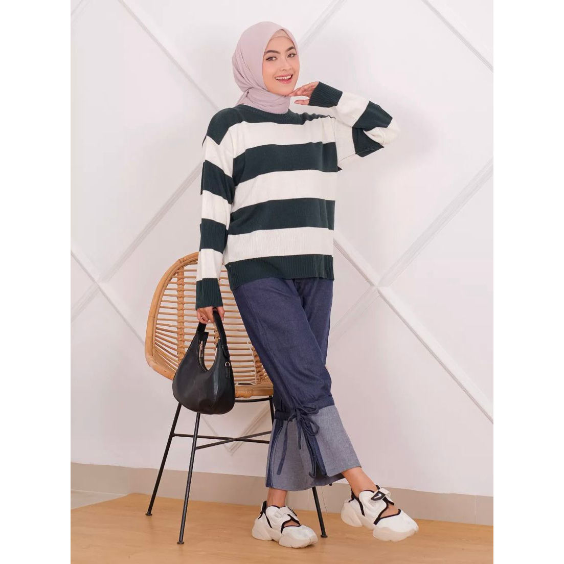 SILVIA SWEATER RAJUT OVERSIZE MOTIF GARIS