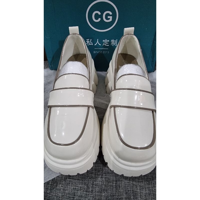 sepatu import never been used
