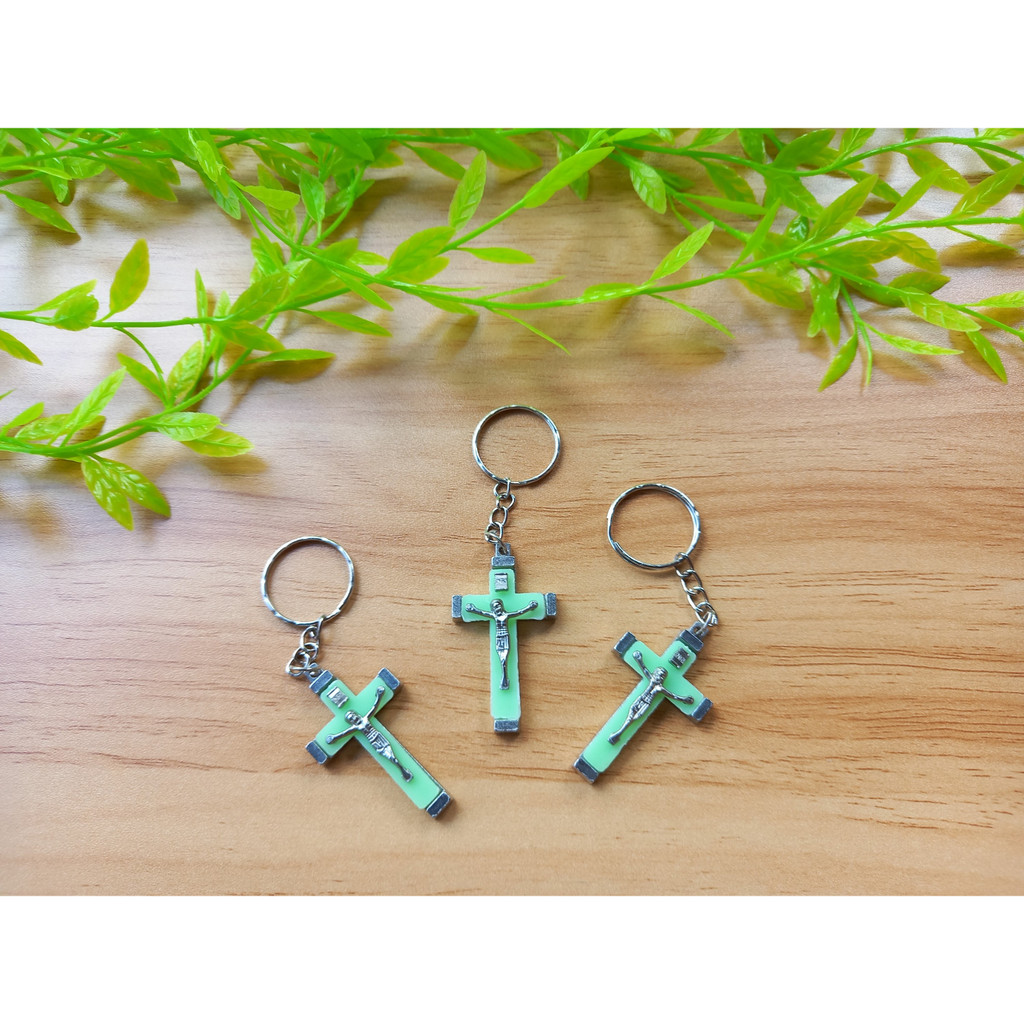 Gantungan Kunci Salib  Fosfor Kotak