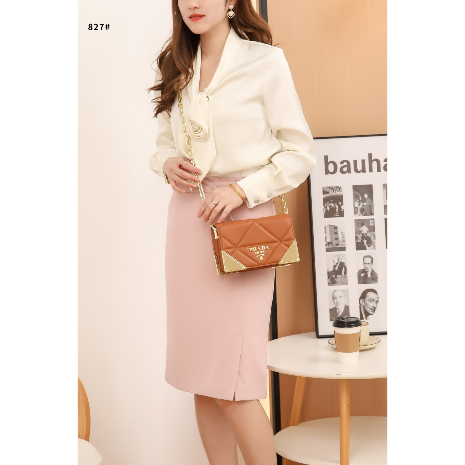 pr 827 Leather Chain Shoulder Bag