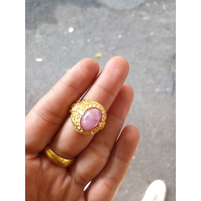 Cincin permata Ruby