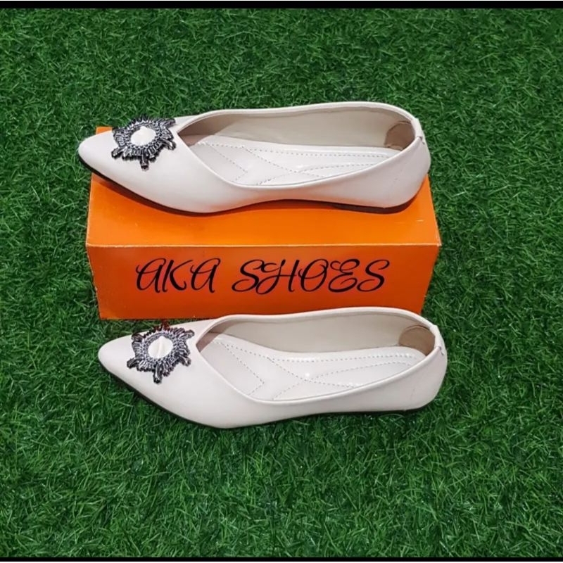 Terbaru Flatshoes Wanita Trendy bahan karet kekinian