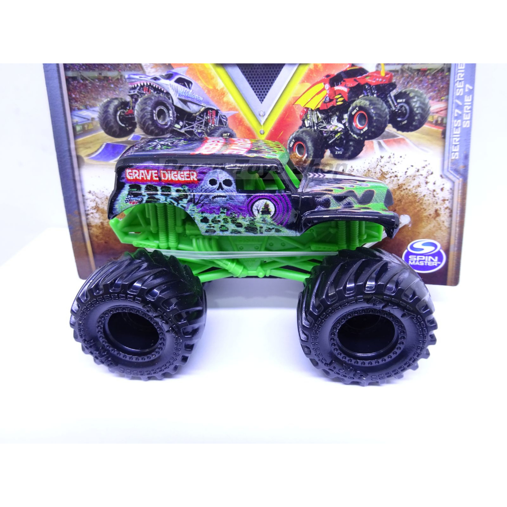 Monster Jam Spin Master Grave Digger Ban Hitam