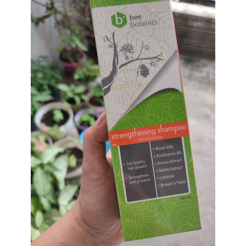 Strengthening Shampoo with Royal Jelly Bee botanics