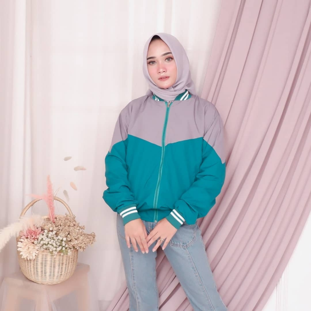 Jaket Parasut Wanita Bolak Balik Waterproof Tosca