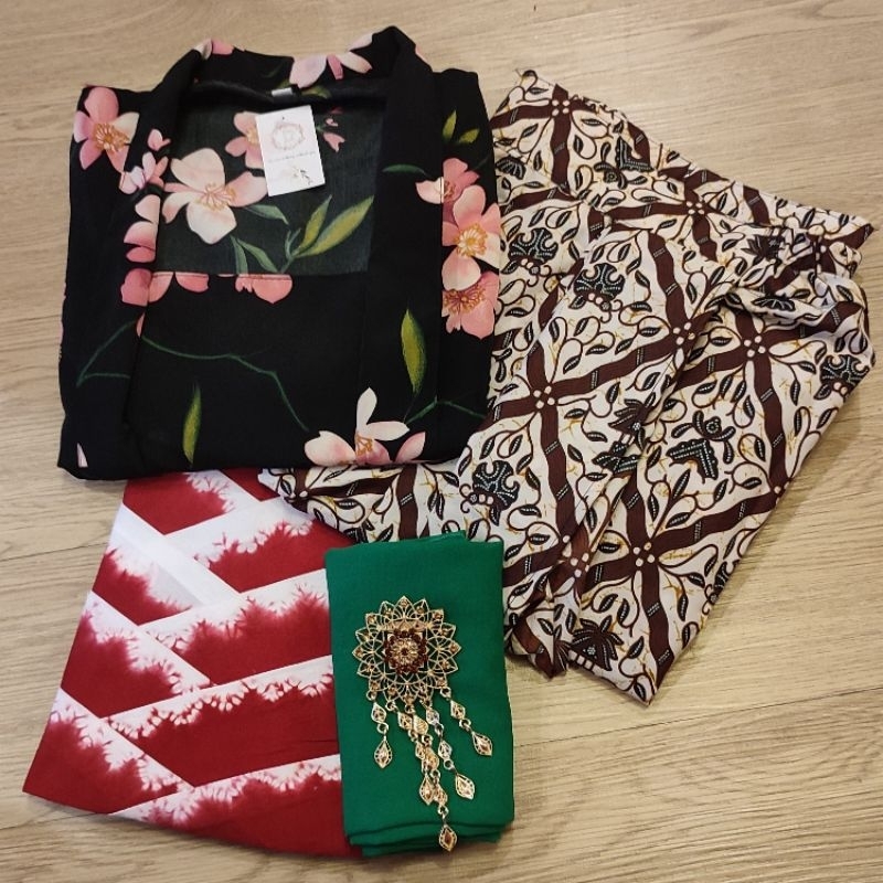 Set Kebaya Tunik Bunga Mawar Jadul Motif Rose Black