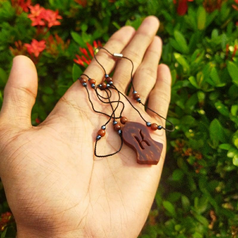 Kalung wanita  kaukah buah terompah inisial