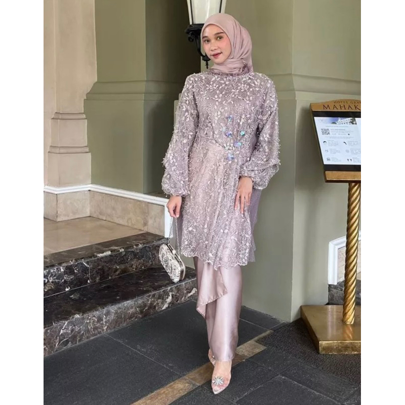 Jaleela Kalina kebaya modern