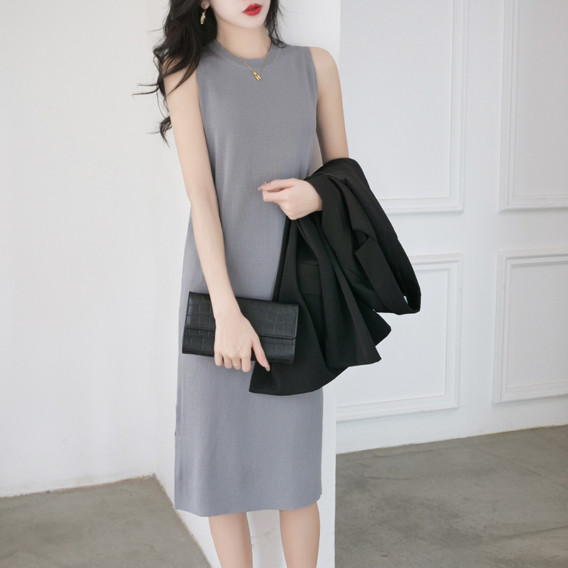 【Elegant】 Sleeveless solid Knitted Long Slim Dress 2100