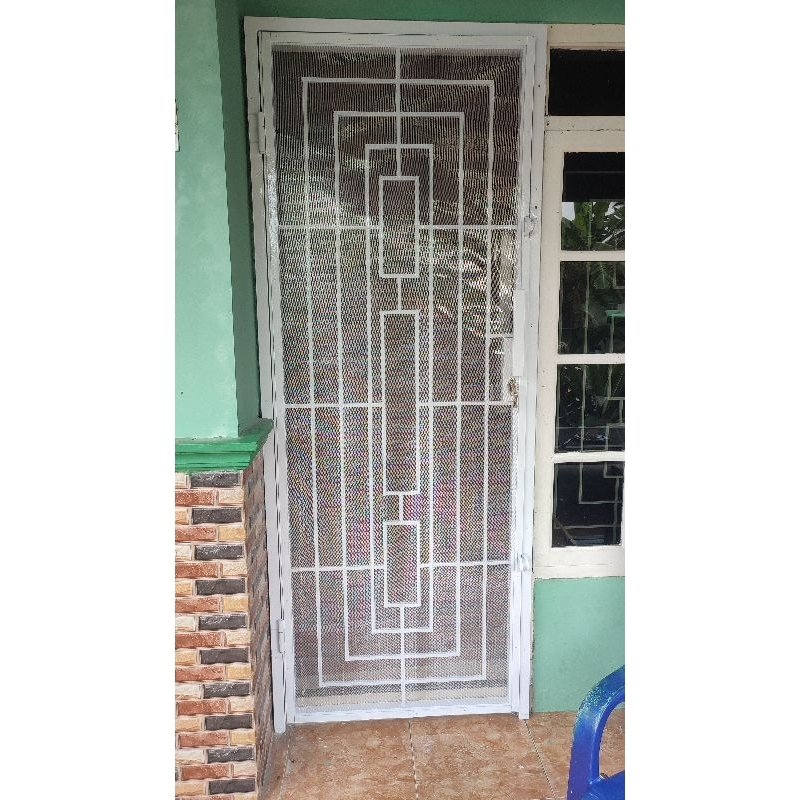 Tralis besi pintu rumah