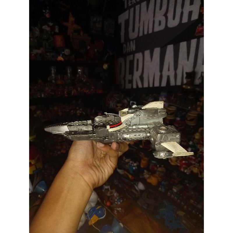 Pesawat Super Hero Ultraman