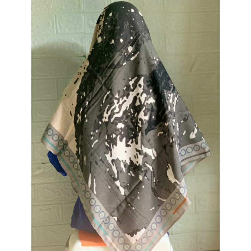 Jilbab segi empat Jumbo Syari