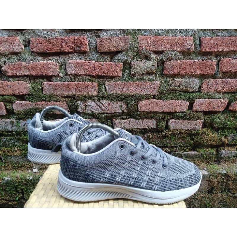 sepatu running hillrun second