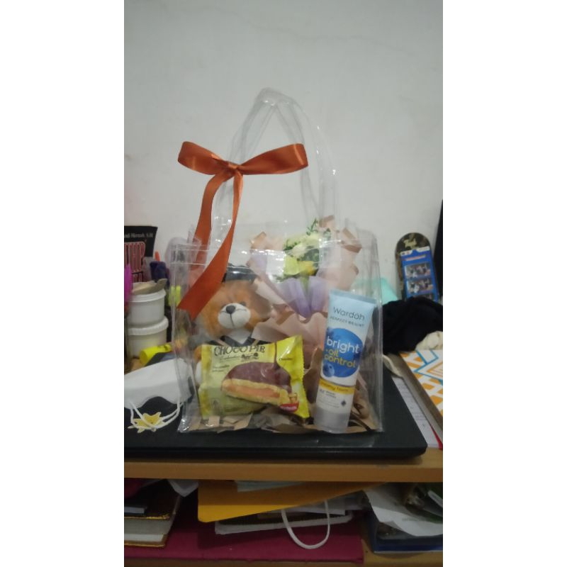 

hampers boneka dan buket