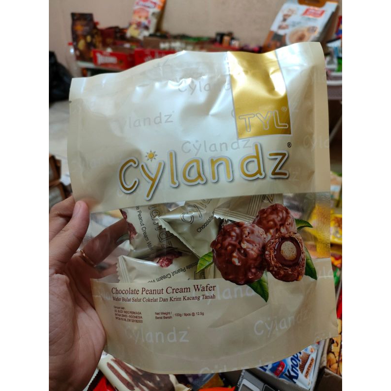 

TYL Cylandz Chocolate Peanut Cream Wafer / scank import isi 8pcs