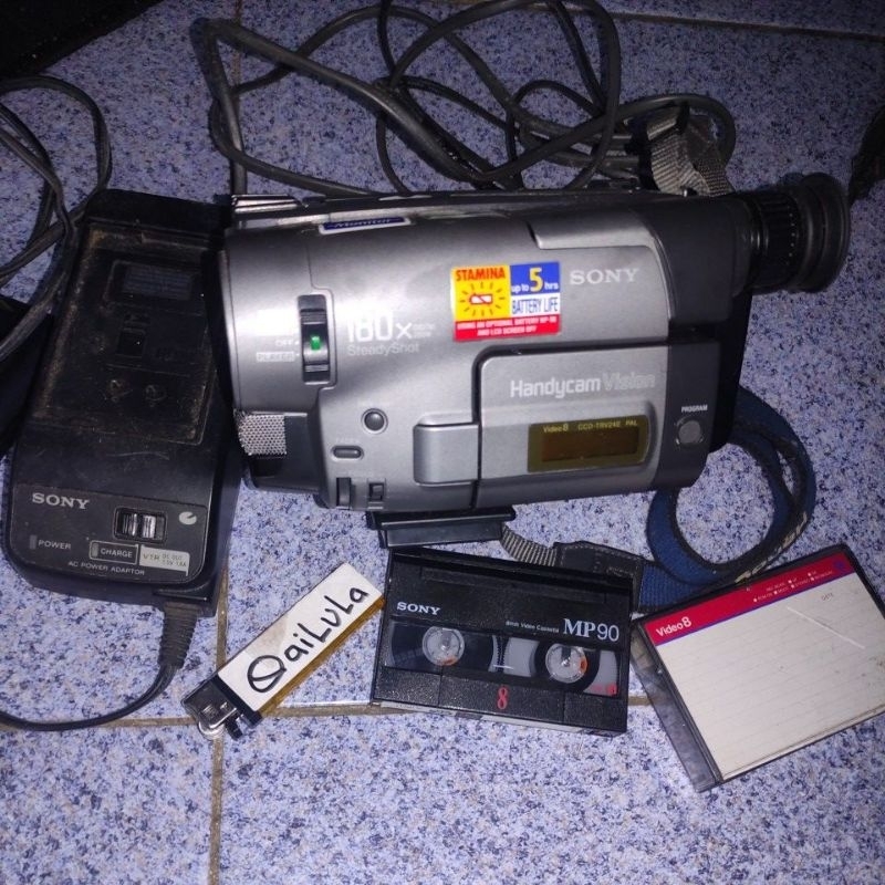 Camera Handycam vision Sony 180x CCD TRV24E Untested