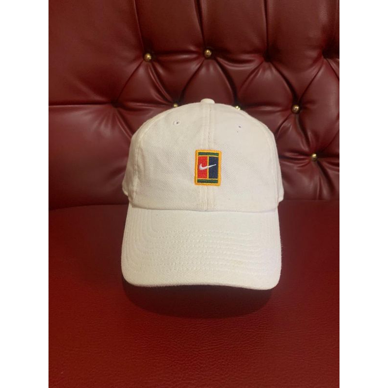 Topi Nike Court